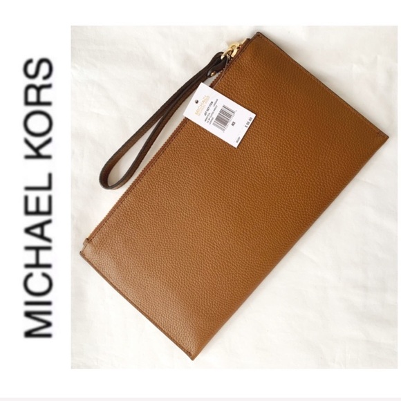 NWT authentic MK genuine leather wristlet - Picture 2 of 4
